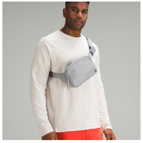 Lululemon Everywhere Belt Bag Large 2L- Rhino Grey - Picture 2 of 8